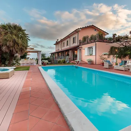 Villa In Capannori With Grand Patio