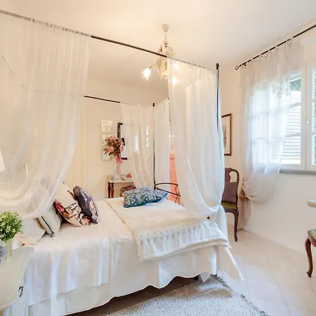 Villa In Capannori With Grand Patio *