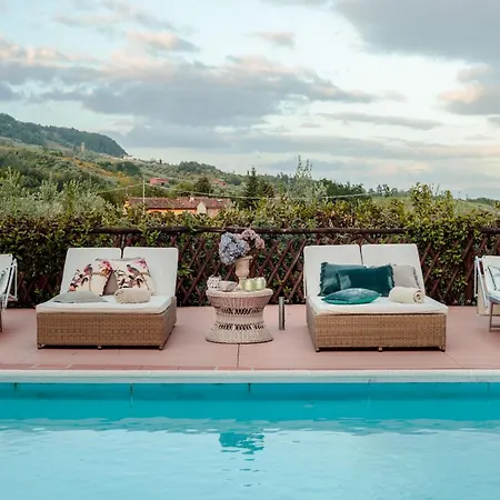In Capannori With Grand Patio Villa Piaggiori